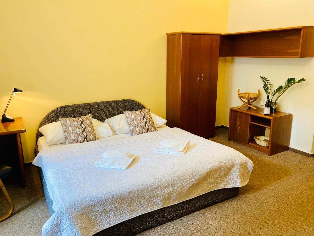 Hotel U Rytire Mělník エクステリア 写真