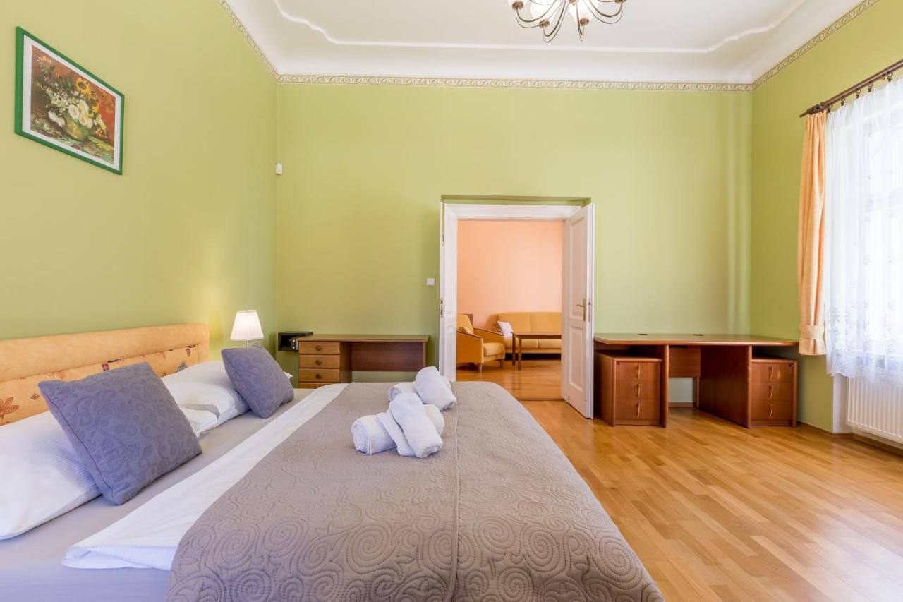 Hotel U Rytire Mělník エクステリア 写真