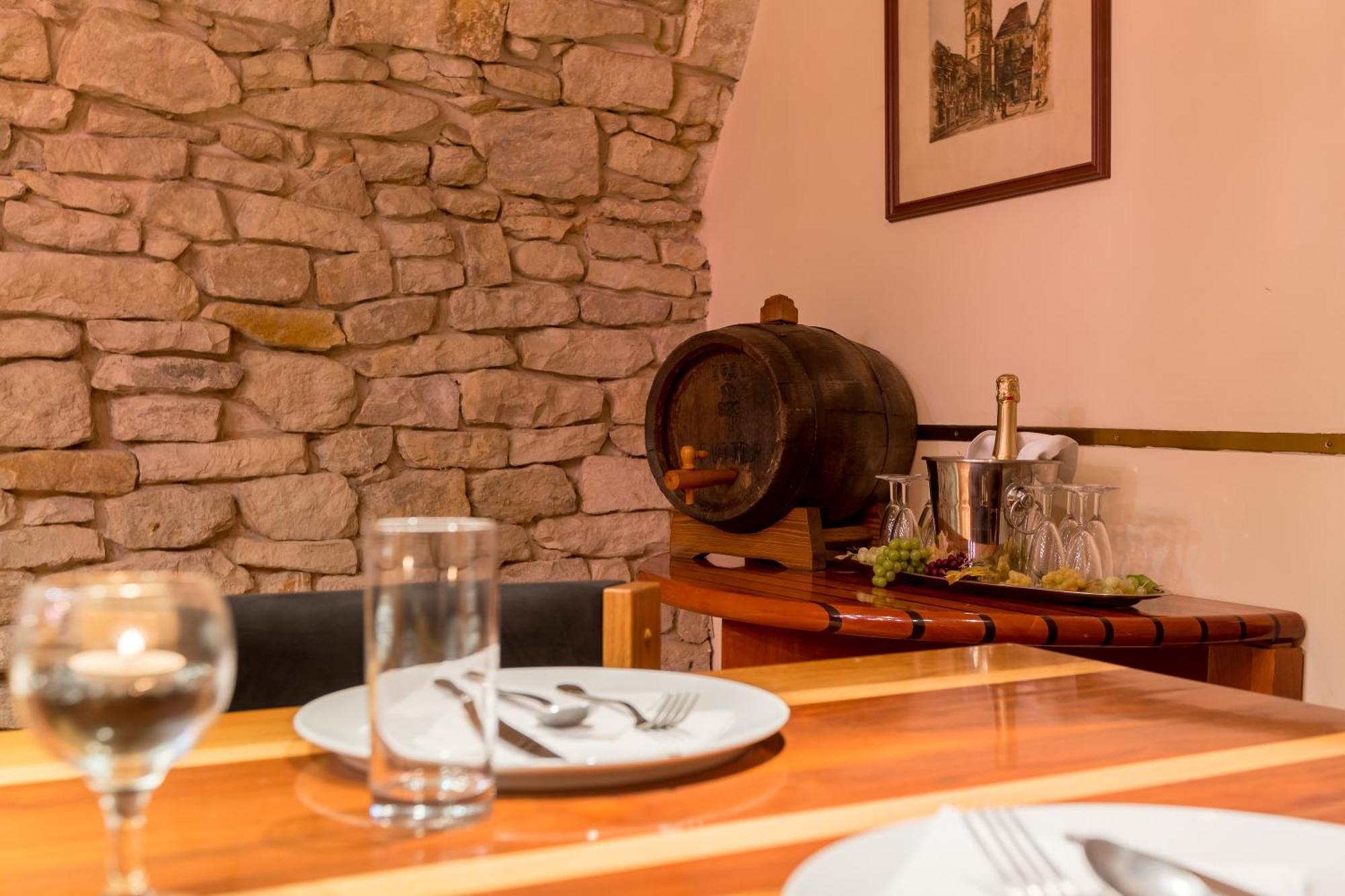 Hotel U Rytire Mělník エクステリア 写真